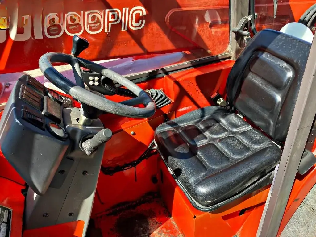 Chariot télescopique Manitou BT420 Fourches/ Godet/ Fouches à fumier – Image 11