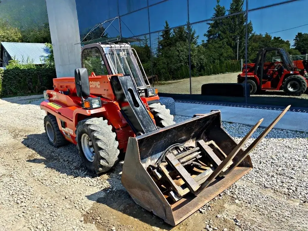 Chariot télescopique Manitou BT420 Fourches/ Godet/ Fouches à fumier – Image 24