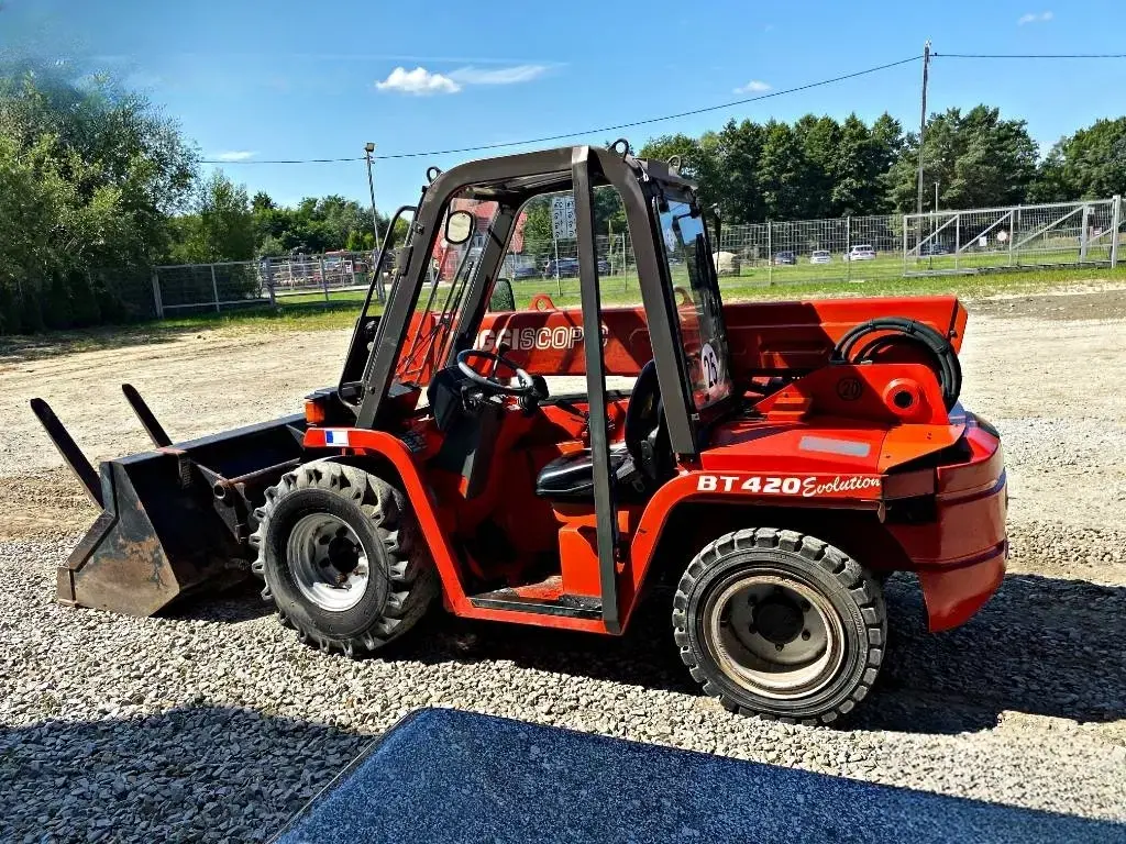 Chariot télescopique Manitou BT420 Fourches/ Godet/ Fouches à fumier – Image 17
