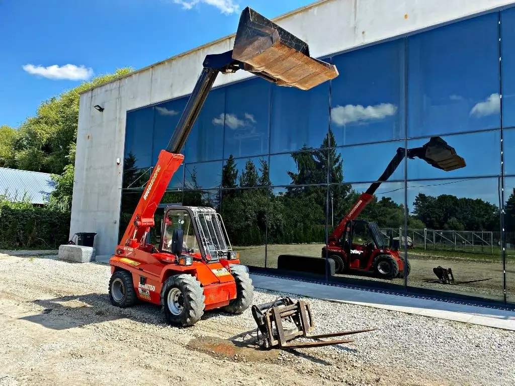 Chariot télescopique Manitou BT420 Fourches/ Godet/ Fouches à fumier – Image 22