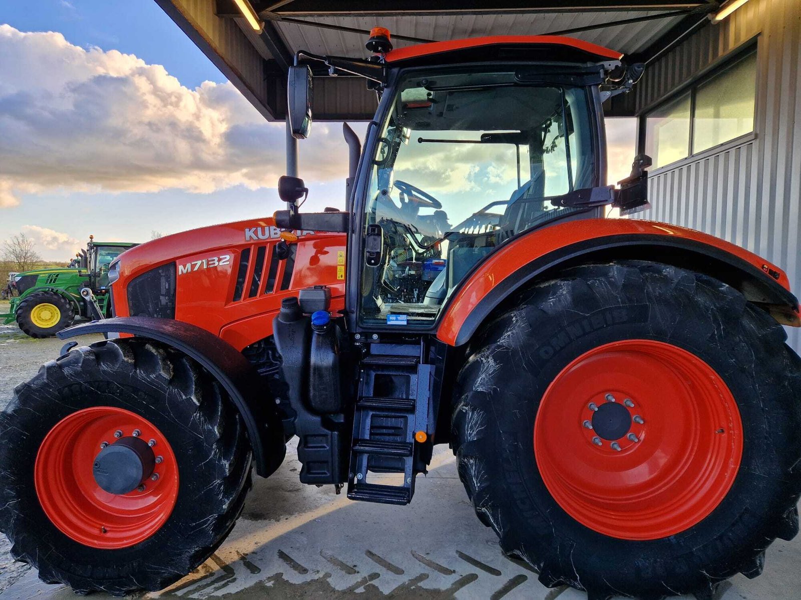 Tracteur agricole KUBOTA M7132 – Image 7